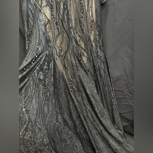 MAC DUGGAL 79291 NWT Beaded Illusion Long Sleeve Plunge Neck Gown - Picture 6 of 9